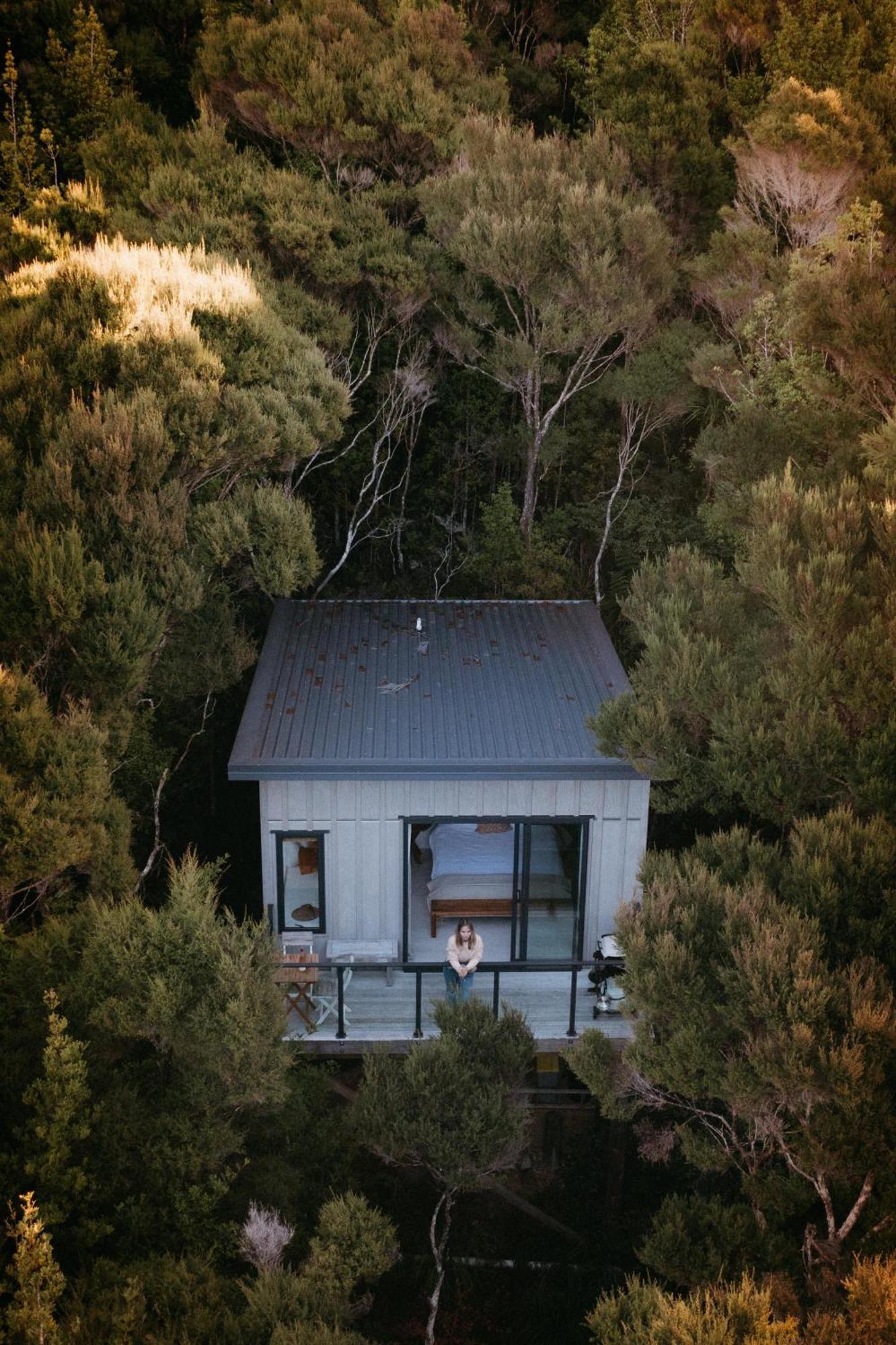 Treehouse Hideaway At Rekindle Tree Houses Opua Eksteriør bilde